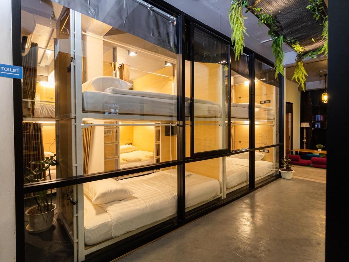 Khao San Social Capsule Hostel Bangkok Exterior photo