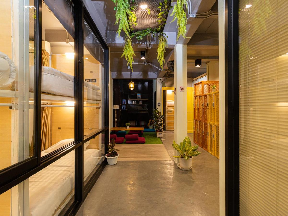 Khao San Social Capsule Hostel Bangkok Exterior photo