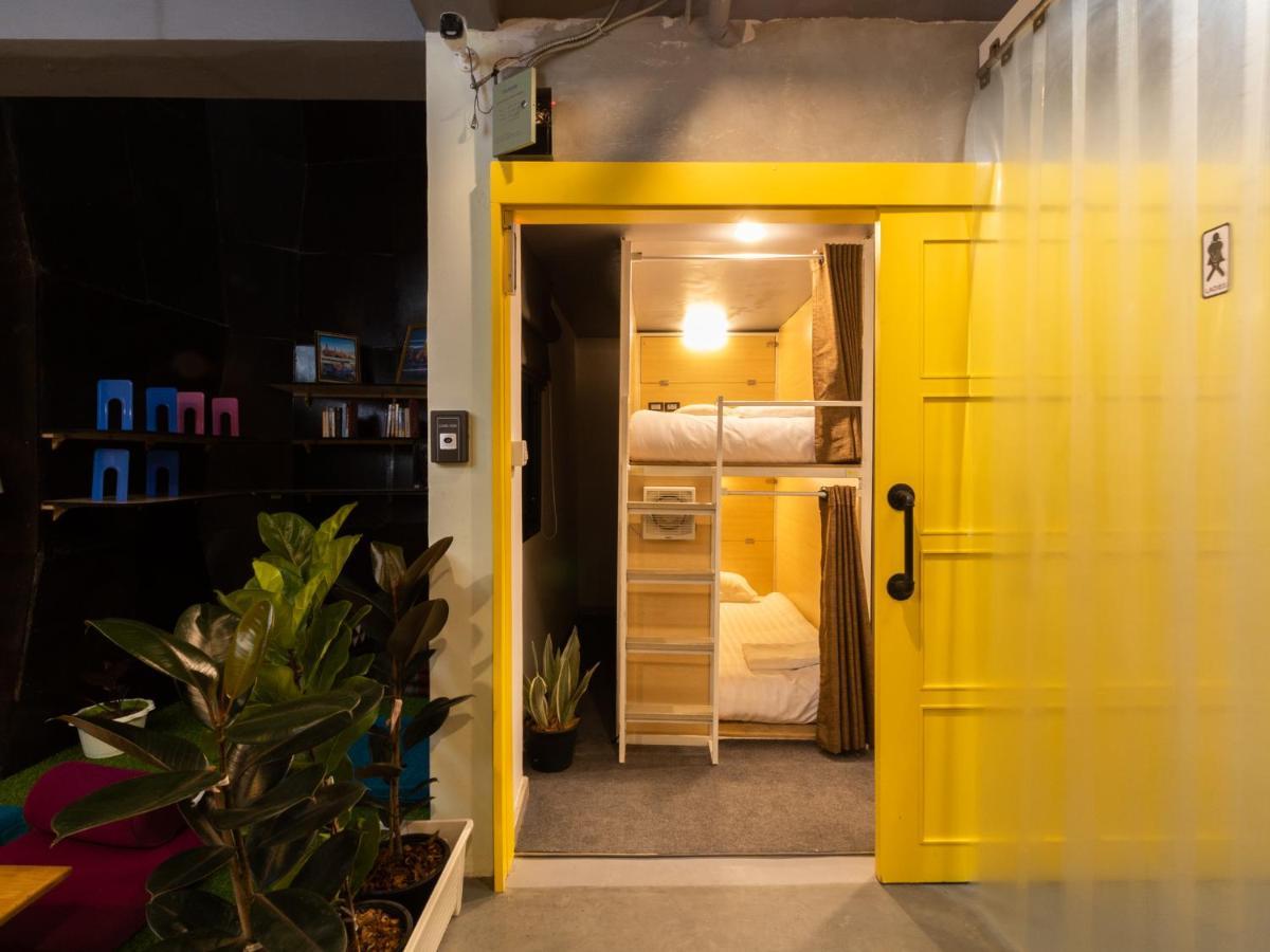 Khao San Social Capsule Hostel Bangkok Exterior photo