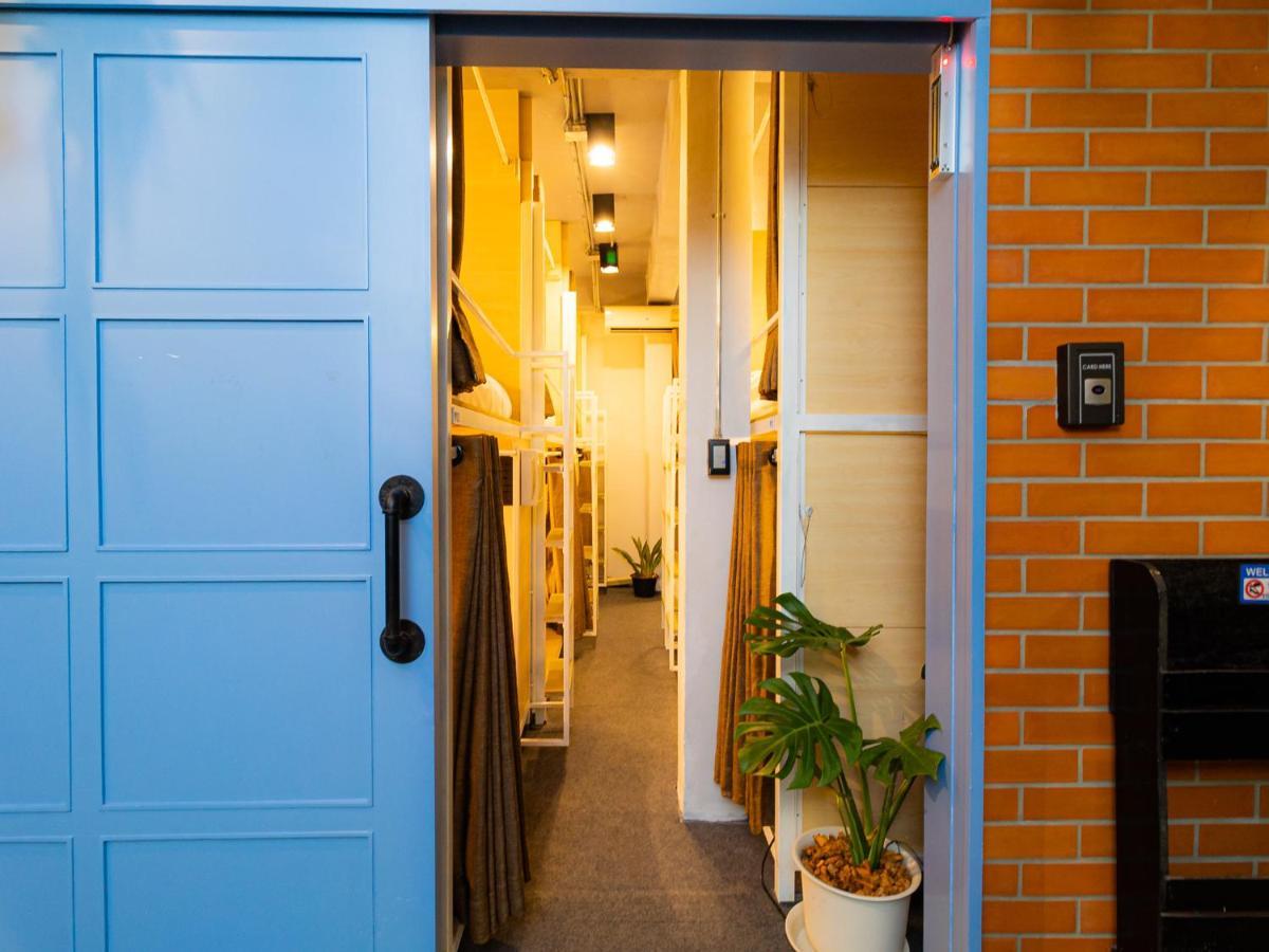 Khao San Social Capsule Hostel Bangkok Exterior photo