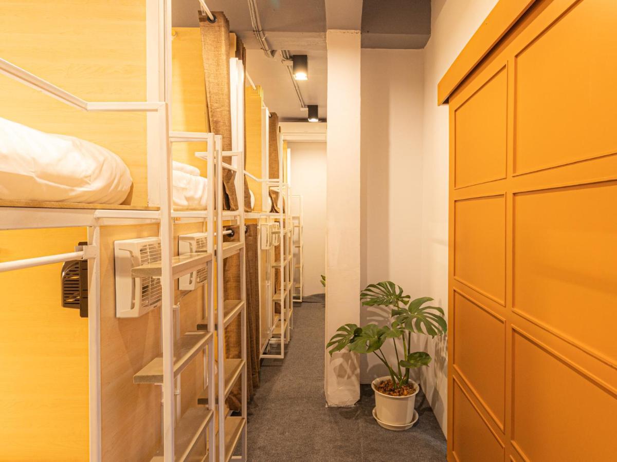 Khao San Social Capsule Hostel Bangkok Exterior photo