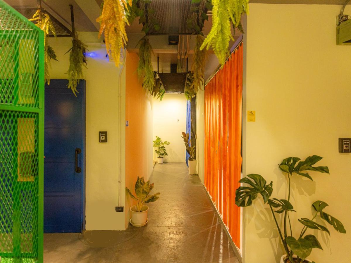 Khao San Social Capsule Hostel Bangkok Exterior photo
