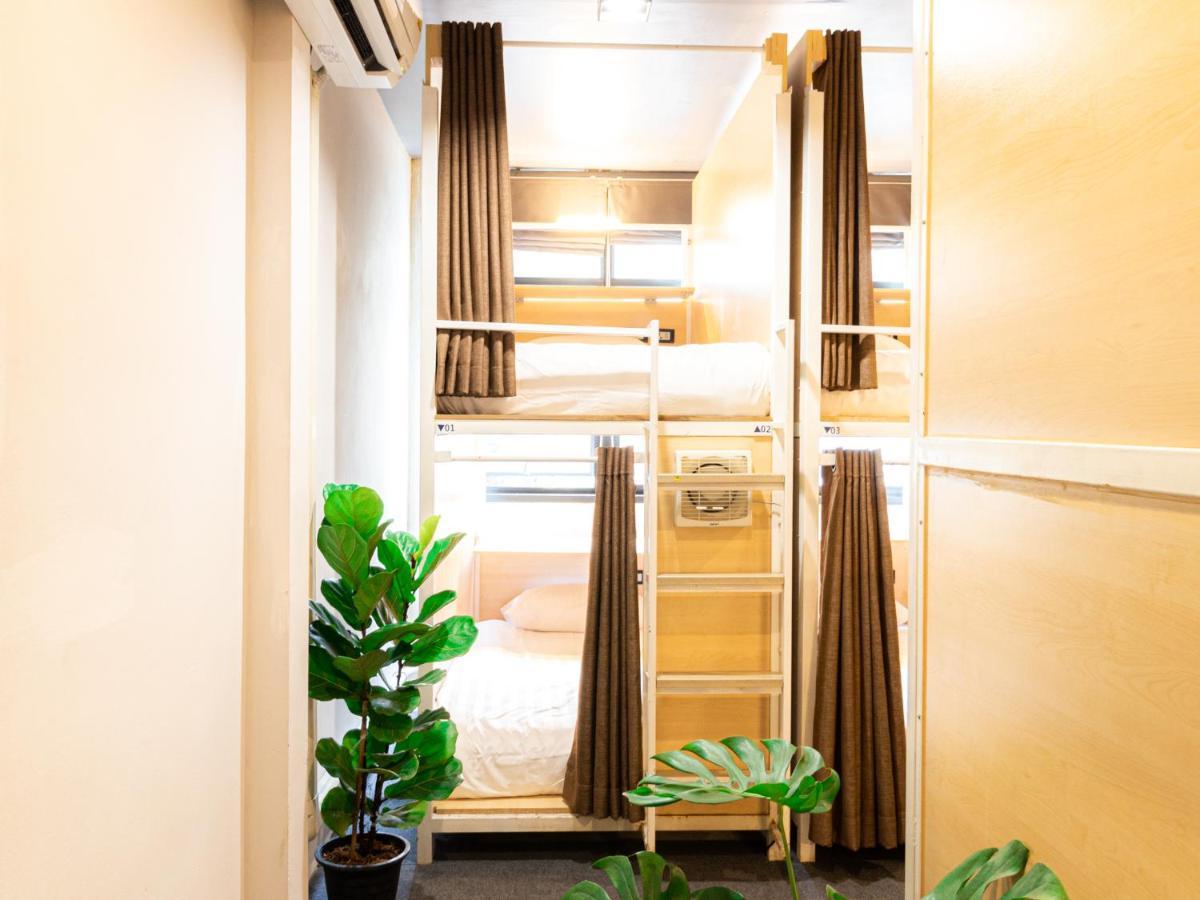 Khao San Social Capsule Hostel Bangkok Exterior photo