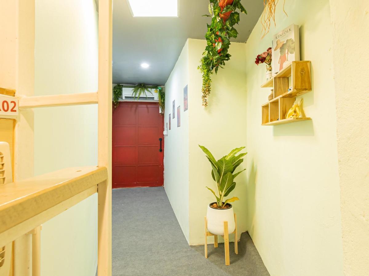 Khao San Social Capsule Hostel Bangkok Exterior photo