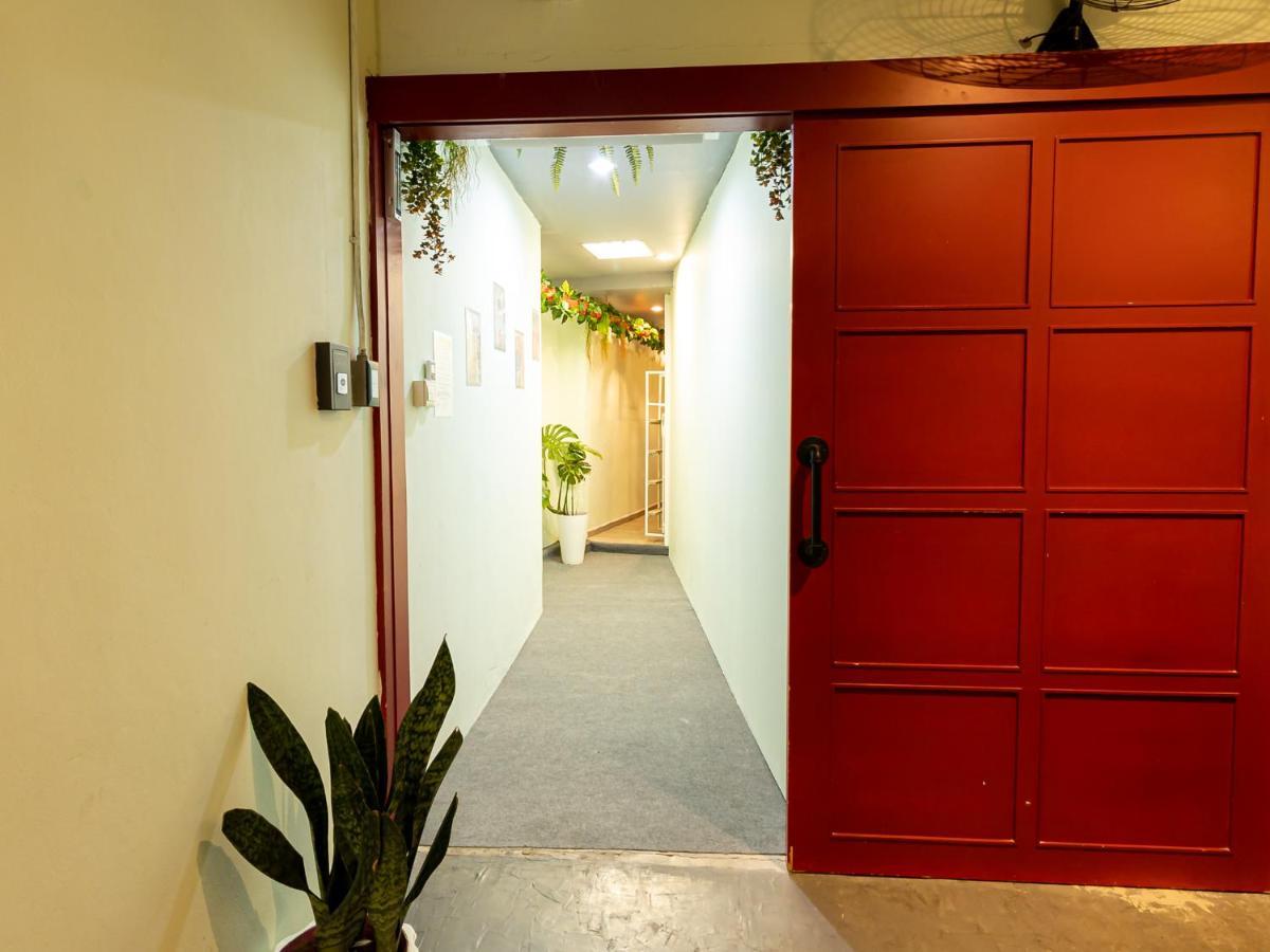 Khao San Social Capsule Hostel Bangkok Exterior photo